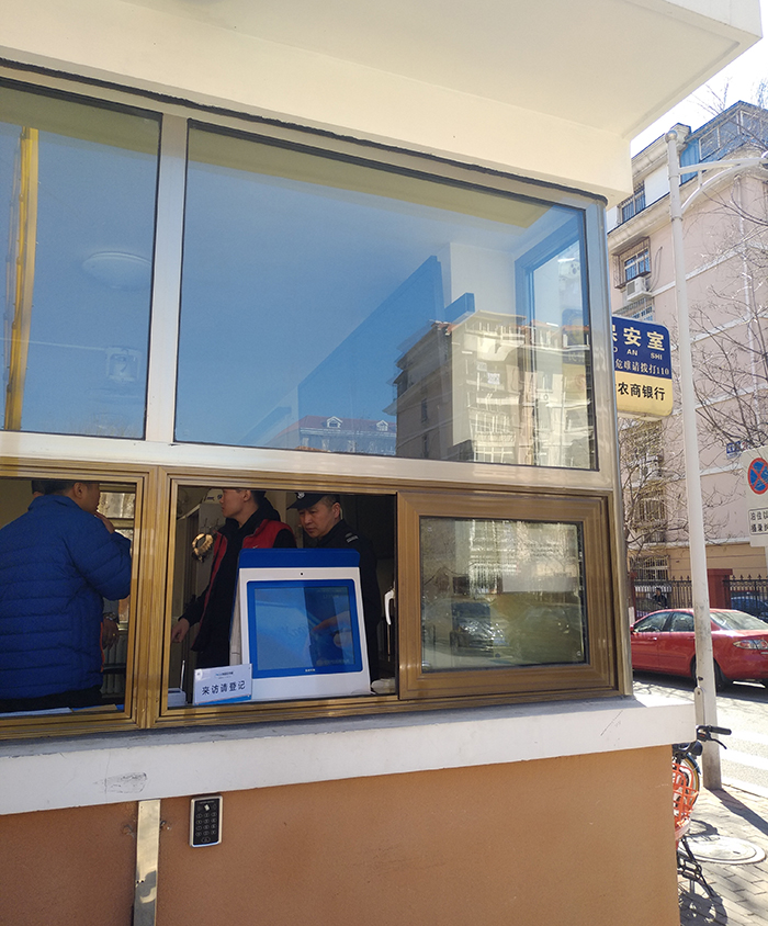 自助访客机推进出入口的智能化建设